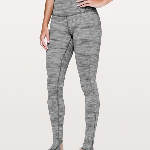 Lululemon Moment To Movement Tight - Sz 4 - Picture 1 of 4